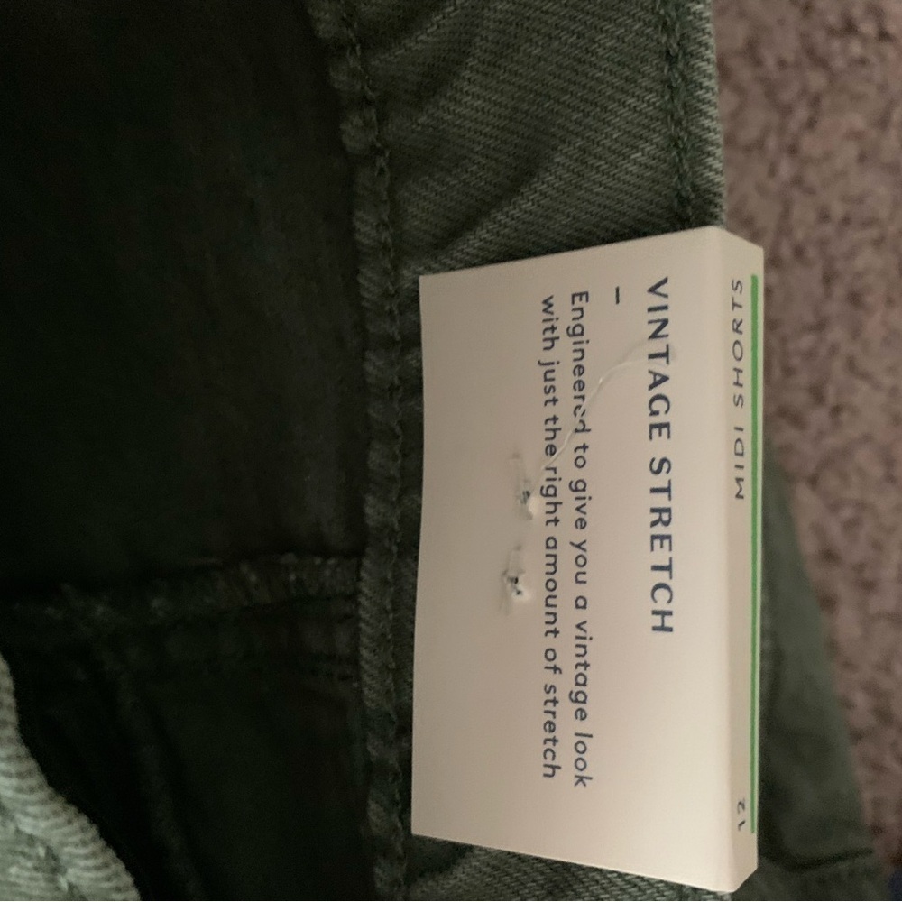 Universal Thread Women's A-Line
Vintage Stretch Midi Shorts - Picture 9 of 9
